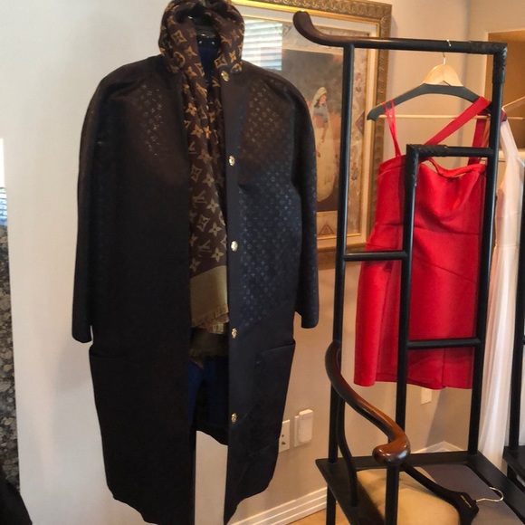 Authentic Louis Vuitton coat - Picture 5 of 16